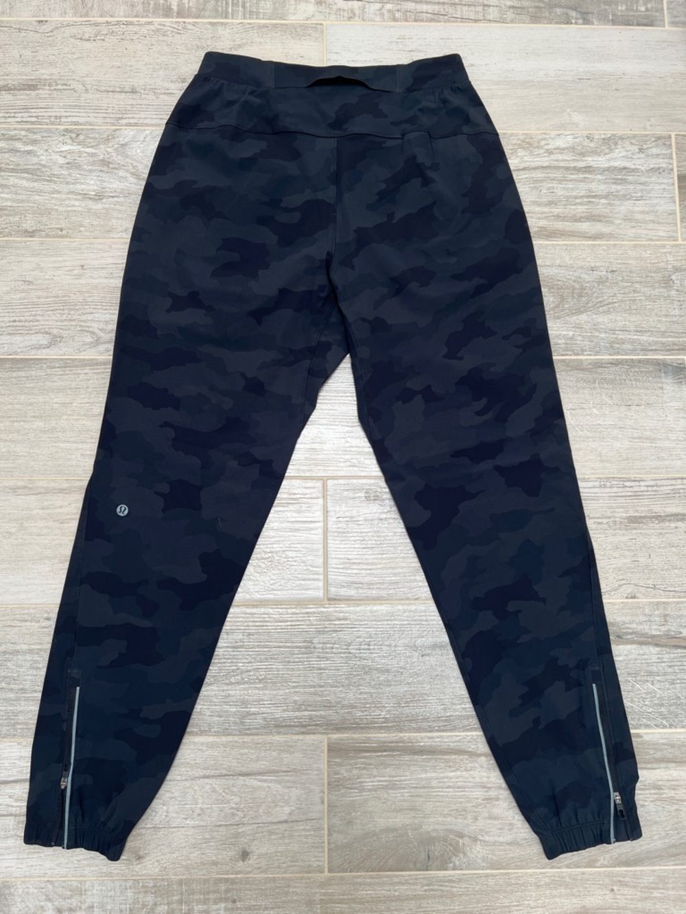 lululemon athletica Men's Black Camo Joggers - Picture 4 of 10